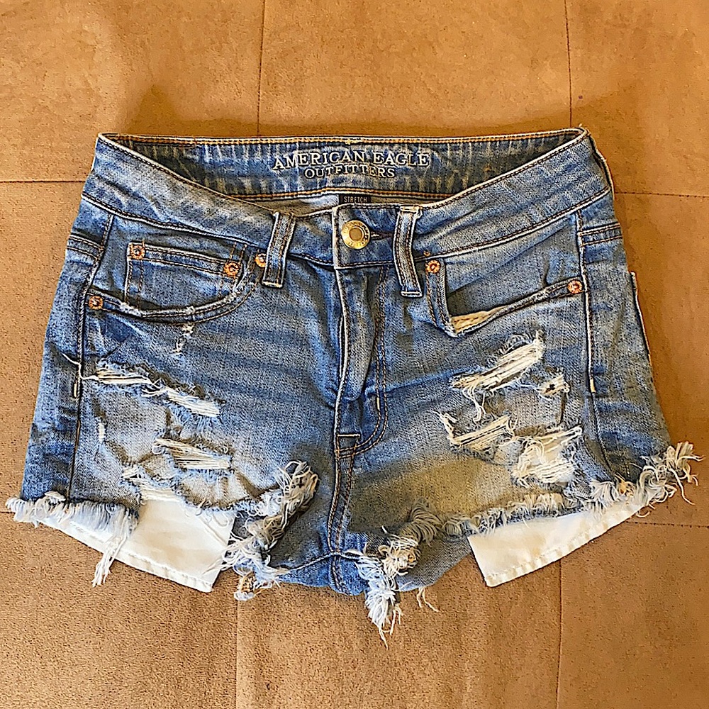 NWOT Cute high rise light blue AE shorts